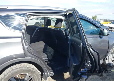 2017 Toyota Rav4 Xle z USA, uszkodzony, nr VIN 2T3RFREV4HW679325